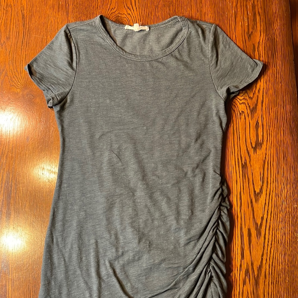 Small t-shirt dress. Cute detail on side. Used. Very good condition!